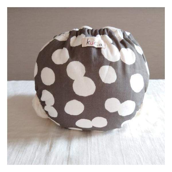 【kucca】とはkucca(クッカ)とは、店主のモロイ氏が自身の妊娠、出産、育児を通して、実際にしようする赤ちゃんとママの気持ちになって企画、制作されたすべてがオリジナル商品。おむつは赤ちゃんが「毎日ずっとつけている」もの。そのストレスは...