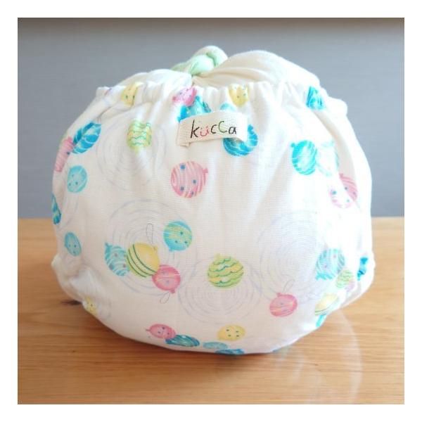 【kucca】とはkucca(クッカ)とは、店主のモロイ氏が自身の妊娠、出産、育児を通して、実際にしようする赤ちゃんとママの気持ちになって企画、制作されたすべてがオリジナル商品。おむつは赤ちゃんが「毎日ずっとつけている」もの。そのストレスは...