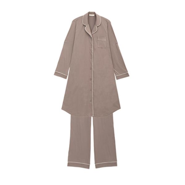 【とろみらくちんパジャマ】伸縮性に優れた柔らかなとろみ生地出産準備・産後の授乳便利ない犬印本舗のマタニティパジャマなめらかなとろみ感のある生地で、伸縮性に優れています。テーラード×パイピングの大人かわいいデザイン。大きなお腹もすっぽり包んで...