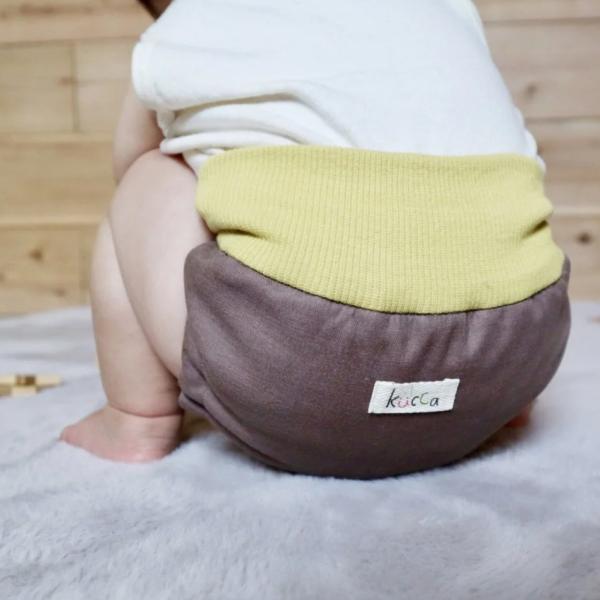【kucca】とはkucca(クッカ)とは、店主のモロイ氏が自身の妊娠、出産、育児を通して、実際にしようする赤ちゃんとママの気持ちになって企画、制作されたすべてがオリジナル商品。おむつは赤ちゃんが「毎日ずっとつけている」もの。そのストレスは...