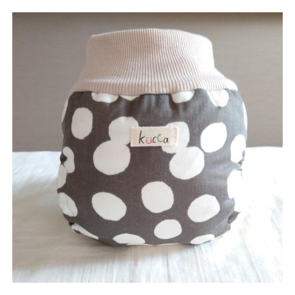 【kucca】とはkucca(クッカ)とは、店主のモロイ氏が自身の妊娠、出産、育児を通して、実際にしようする赤ちゃんとママの気持ちになって企画、制作されたすべてがオリジナル商品。おむつは赤ちゃんが「毎日ずっとつけている」もの。そのストレスは...