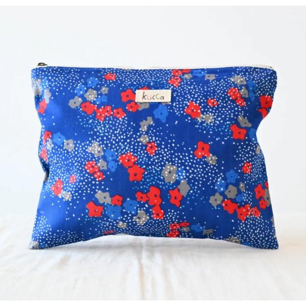 Kuccaで大人気商品の『防水巾着ポーチ』にフラットポーチタイプが登場しました！♪きんちゃくタイプ同様、内側は防水シートなので、濡れたおむつだけでなく、水着や濡れてしまった汚れもののお洋服など入れにご使用出来ます。マグやお菓子、離乳食入れに...