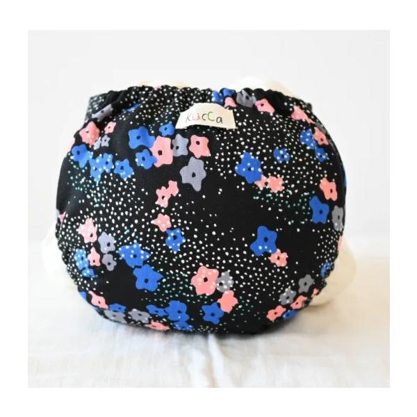 【kucca】とはkucca(クッカ)とは、店主のモロイ氏が自身の妊娠、出産、育児を通して、実際にしようする赤ちゃんとママの気持ちになって企画、制作されたすべてがオリジナル商品。おむつは赤ちゃんが「毎日ずっとつけている」もの。そのストレスは...