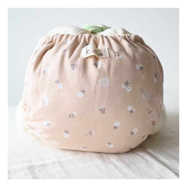 【kucca】とはkucca(クッカ)とは、店主のモロイ氏が自身の妊娠、出産、育児を通して、実際にしようする赤ちゃんとママの気持ちになって企画、制作されたすべてがオリジナル商品。おむつは赤ちゃんが「毎日ずっとつけている」もの。そのストレスは...