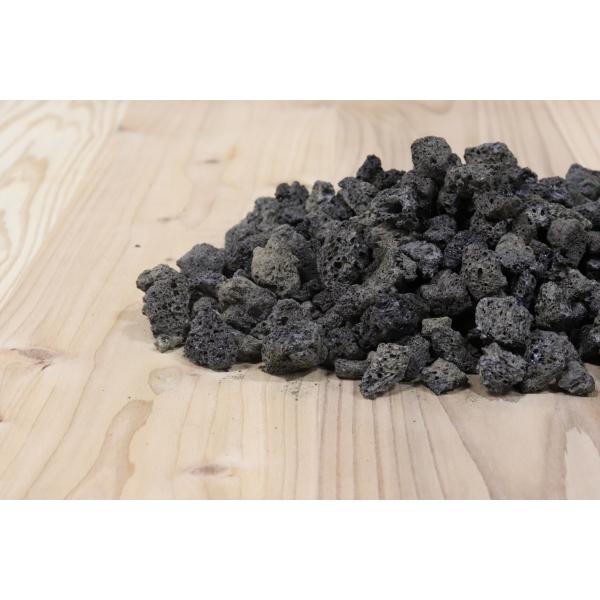 鉢やプランターの底に敷き詰めるための鉢底石です。多孔質な軽石なので排水性や通気性をアップさせて、根腐れを防止できます。また、土の上に敷く化粧石としてもご使用いただけます。【内容量】350g【サイズ】1〜2cm前後※ サイズは多少のバラツキが...