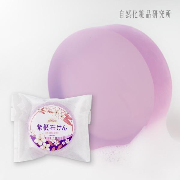 [Release date: August 1, 2024]毛穴汚れすっきり！敏感肌の方にも使いやすい、枠練り製法のナチュラル石けん。紫根エキス*を配合した枠練り製法の洗顔石けん。きめ細やかな泡立ちで、毛穴の汚れや古い角質、余分な皮脂をやさ...