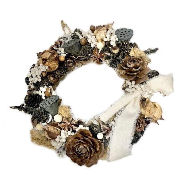 木の実のドライリースで彩るナチュラルインテリア