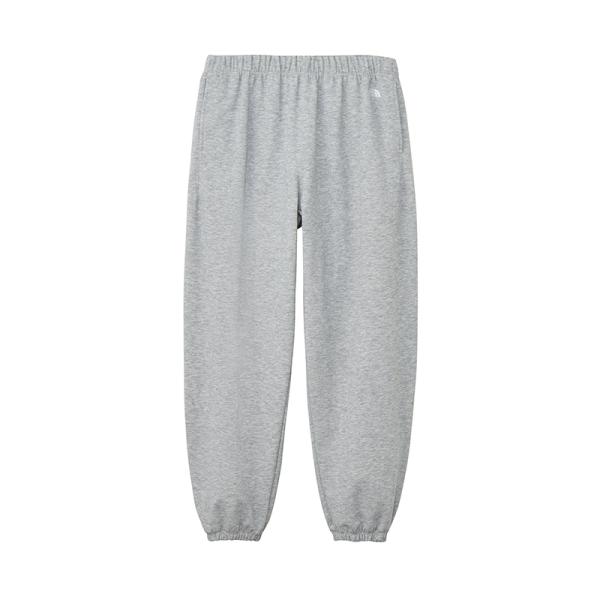 ゆったりシルエットでリラックスして穿けるスウェットパンツ