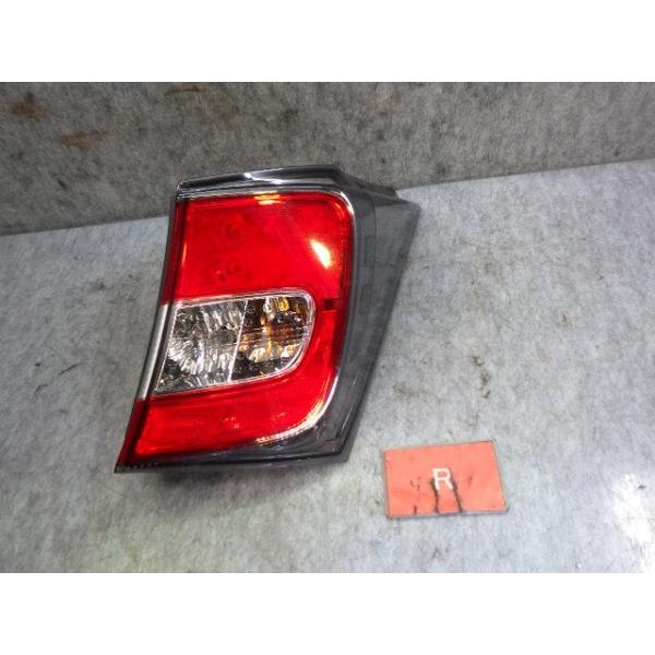 フリード フリードスパイク DBA-GB3 右テールランプ D102 33501-SFM