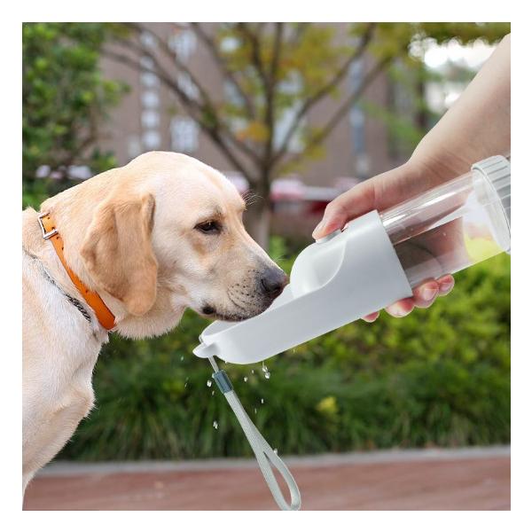 犬用のウォーターカップです。お散歩での水分補給にピッタリ！220mlのお水が入るから、大型犬でも安心です。≪注意事項≫■入荷時期により、色・生地の素材などが変わる場合がございます。■海外生産の為、多少のキズ、汚れがある場合がございますので、...