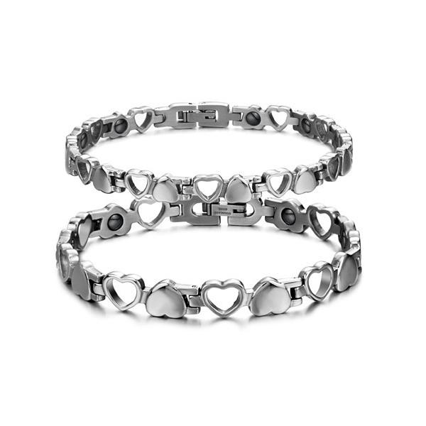 ファッショナブルで上質感漂う健康ブレスレットです。内側にゲルマニウム含有粒を装着してあります。・サイズ：約21cm×6mm×3mm、ゲルマニウム含有粒11粒・重さ：約20g・対象：ユニセックス※本商品は環境に優しい簡易包装となります。長さ調...