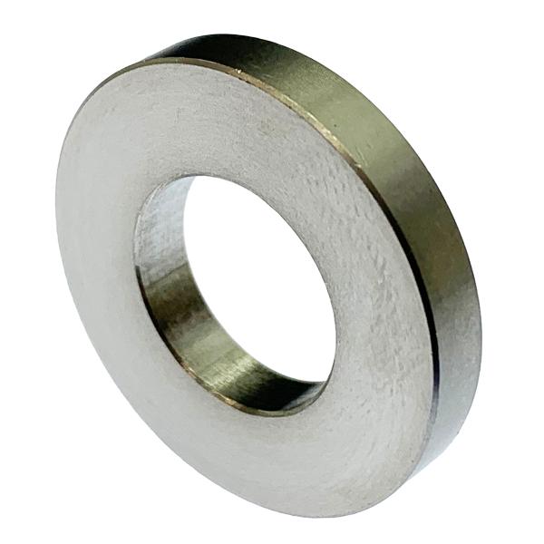 部品変更に伴う間隔調整やネジ径のサイズアップ時に。サイズ：内径12.7mm（1/2インチ対応）、外径25mm、長さ4mm素 材 ：ステンレス(SUS303)入 数 ：2個他サイズのバリエーションも豊富に対応。追加工も可能です。例えば、バイク...