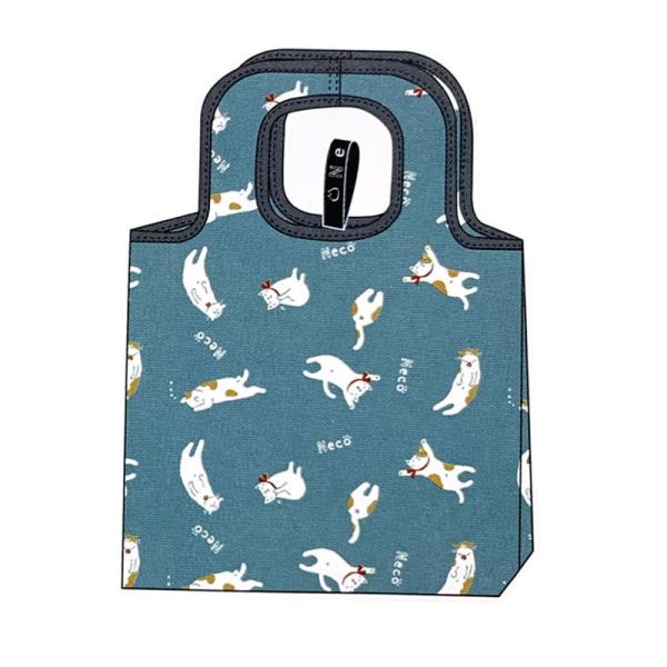 たくさん入るゆったりサイズのエコバッグです。肩がけができる大きさです。ゆるくて、のんびりな猫の柄。色は、やわらかいグリーン系です。■ネコポス対応品対応サイズ：5この商品はネコポスでの発送が可能です。指定はご注文時の配送方法で「ネコポス」をご...