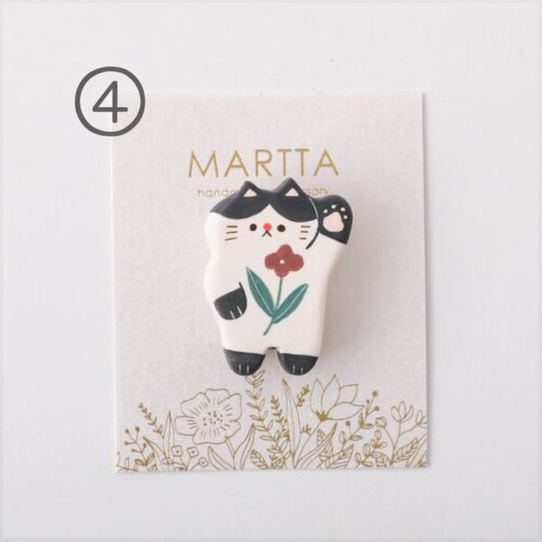 猫雑貨　ブローチ　バッジ　ねこブローチ　【MARTTA】お花を持って手を振る猫