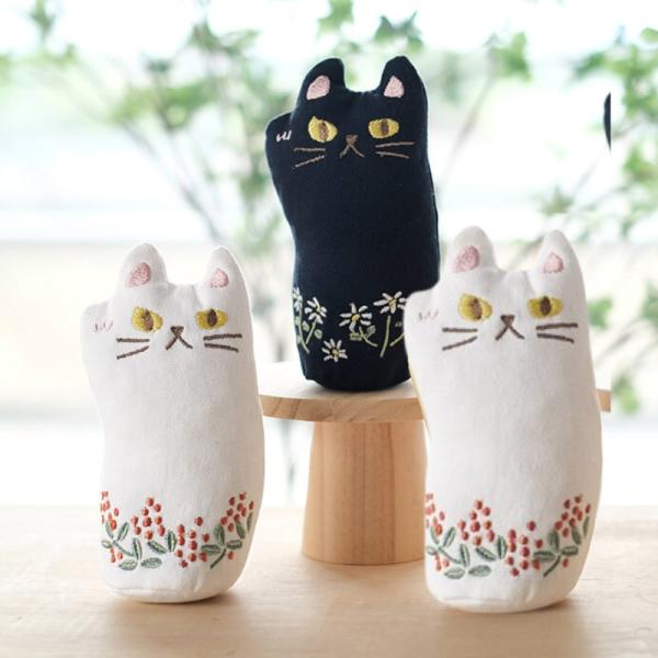 置物　飾り　お部屋　刺繍オーナメント　ねこ　ネコ置物