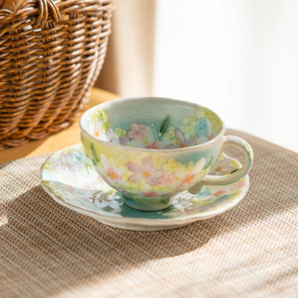 ゆずりは工房  薄紅花景色　コーヒー碗皿  おしゃれ かわいい カフェ 喫茶店   陶器 瀬戸焼 和食器 手描き 海外プレゼント 贈り物 ギフト 母の日 誕生日