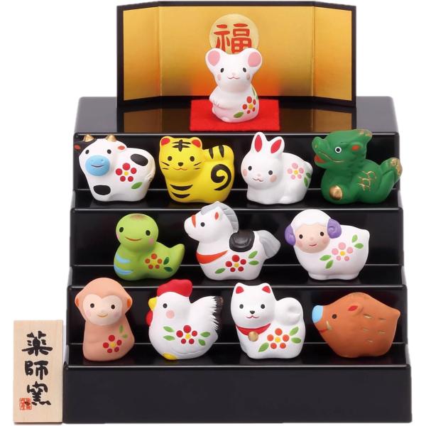 招福吉祥の馬の置物●材質：陶器　●寸法：（各）高さ2〜2.5×横巾2〜3×奥行1〜1.5cm●重さ: 箱含590ｇ●生産：薬師窯