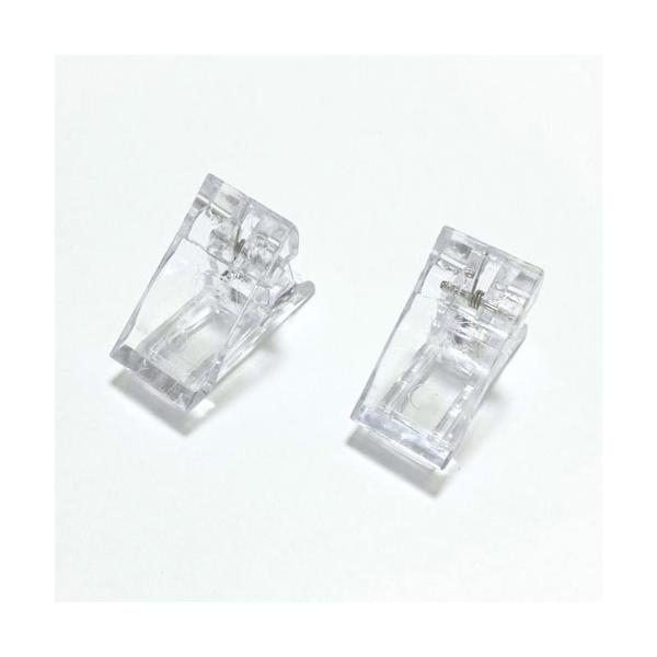 スカルプティングガム＆イージーフォームを使った長さ出しにおすすめ　適度な強さでフォームを支える専用クリップ　クリアだからつけたまま硬化OK！　　イージークリップを使用することでフォームの浮きやずれを防ぎます　　【使用方法】　1.イージーフォ...