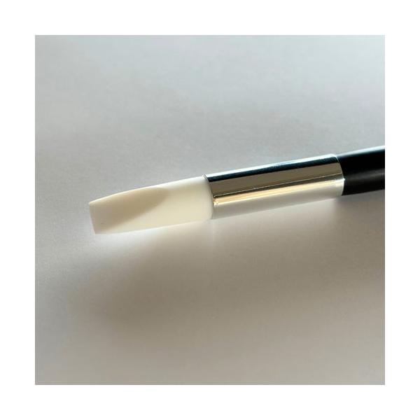 シリコン素材のアート用ツール　　・ミラーパウダーの塗布　・粘土ジェルの形成　・シール、ホイルの圧着　・ジェルのバックワイプ　など　　さまざまな用途にお使いいただけます　　【ご注意】　・製品の特性上、シリコン部分にダストが付着しやすいため気に...