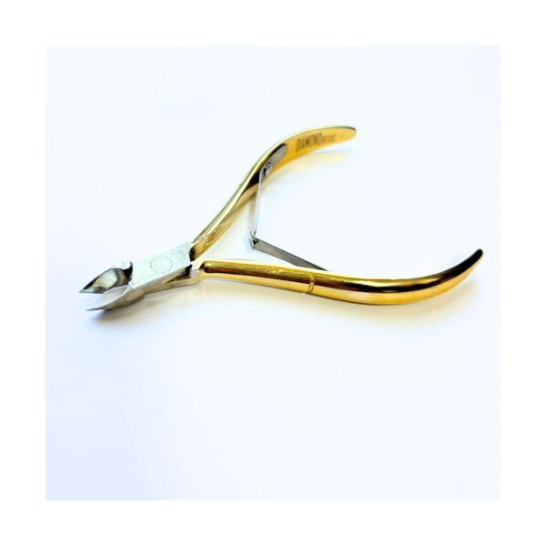 カラーはシルバーまたはゴールドがランダムでのお届けとなります。※写真はゴールド甘皮処理、ネイルケアに。初心者の方でも扱いやすく、プロも納得の切れ味。握りやすい大きさです。