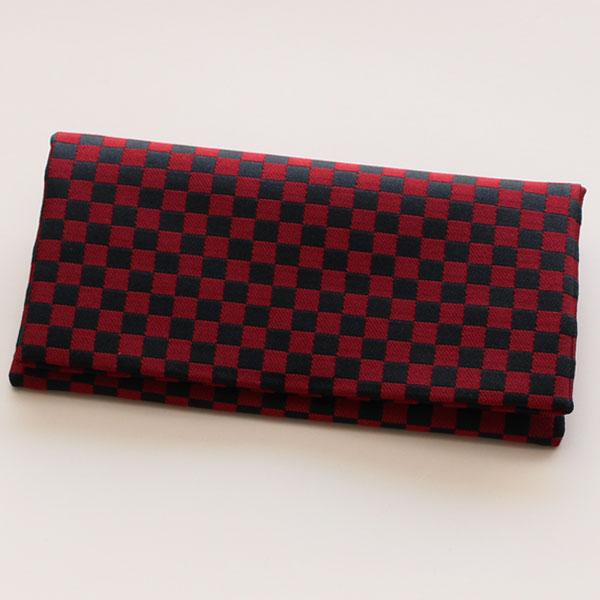 お数珠の大きさに合わせて、袋の大きさを変えることができる便利な数珠袋でございます。磁石が内臓されており、お数珠の大きさに合わせ、留める位置を移動するだけで、簡単にサイズの調整をして頂けます。サイズは、三段階に調整が可能でございます。男女共に...