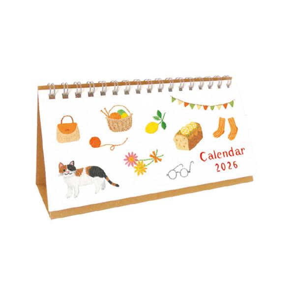 日々の暮らしのシーンを、丁寧で温かみのある刺繍で表現した卓上カレンダー！パソコンのディスプレイを邪魔しない背の低いワイドタイプ♪裏面は異なるデザインのカレンダーになっているので細かな予定の管理に便利です◎【仕様】卓上タイプ全12ヶ月(202...