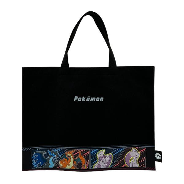 ポケモンのキャラクターが集合したかっこいいレッスンバッグです。お道具箱や学習教材などの大きめの物を入れて持ち運ぶのに便利♪入園・入学のご準備におすすめ◎【仕様】サイズ：約W450×H300×D100mm(持ち手部分を含めず)材質：ポリエステ...