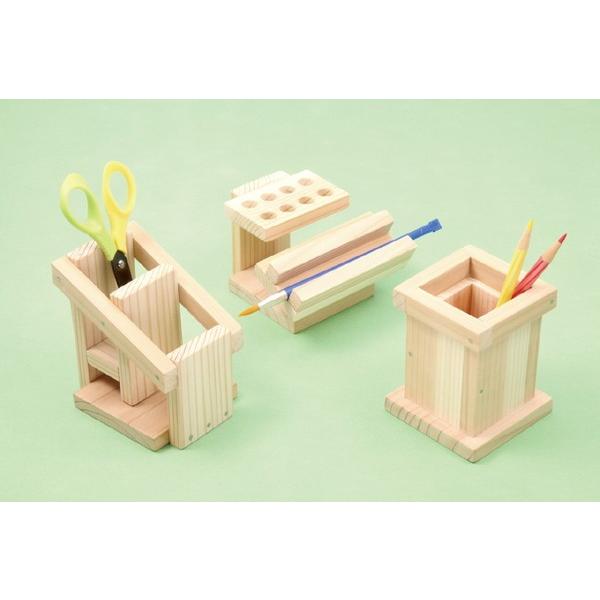 導入教材で基礎的技能を身につける！８種類の作品例付！基本的な加工や工具の使いかたを身につけられ、少ない材料で評価のしやすい導入教材！木目のはっきりしたスギ材使用！　木目を生かして作品を作れる！木部（スギ）３００×５０×１２ｍｍ×１、木部（ス...