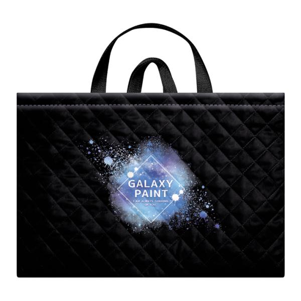 キルト製なので、丈夫＆軽量でとても扱いやすいです。バッグの内側に抗菌・防臭加工記事を使用！大容量で、お道具箱だってスッキリ収納できます◎机のフックにかけてもバッグの底が床につきにくい、短めの持ち手付き♪【仕様】サイズ：約W420×H300m...