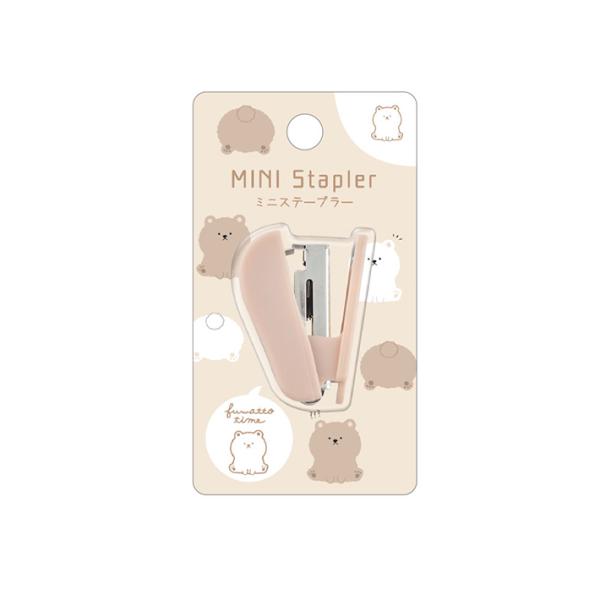 ペンケースに入れやすいミニマムサイズのステープラーが登場♪天面のワンポイントがかわいいデザイン◎【仕様】パッケージサイズ：約W50×H90×D20mm材質：PS(プラスチップ部)、ステンレス(金属部)10号針対応かわいい　おしゃれ　シンプル...