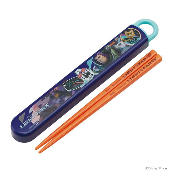 ケースは指で引き出すスライド式で衝撃に強く壊れにくい！フタの本体からの抜け落ちを防ぐストッパー付きです。おハシには名前を書けるスペース付き。ケース用の名前シールも付いてます。【仕様】サイズ：約195×27×15mm材質：AS樹脂、ポリプロピ...