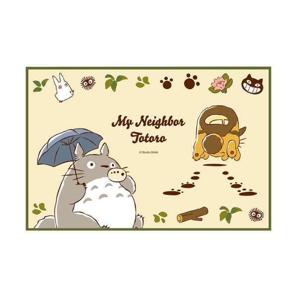 となりのトトロのレジャーシートが登場！コンパクトにたためてお子様のリュックにもすっぽりと入ります◎子供1人用の小さなサイズです。【仕様】サイズ：約W900×H600mm材質：ポリエチレン耐熱温度：40度ランチグッズ　弁当　持ち運び　便利　か...