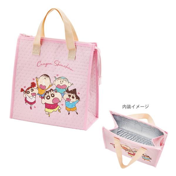 しんちゃん柄のかわいい保冷バッグが登場！内側がアルミ蒸着素材なので、中の温度をしっかりキープ！ボトルと弁当箱が一緒に入る大きめサイズです◎ちょっとしたお出かけの普段使いとして、サブバッグとしても大活躍♪【仕様】サイズ：約W265×H275×...