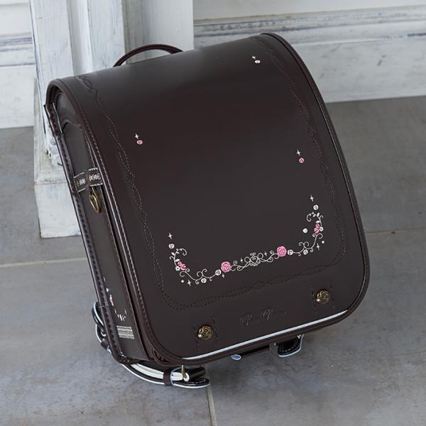 ※edy決済はご利用いただけません。人気の天使のはね(R)機能を搭載したA4フラットサイズのランドセルです。バラのロマンティックな刺繍とアンティーク調の金具が印象的なデザイン系ランドセル。全4色展開にて販売中です。■■材質■■生地(本体)：...