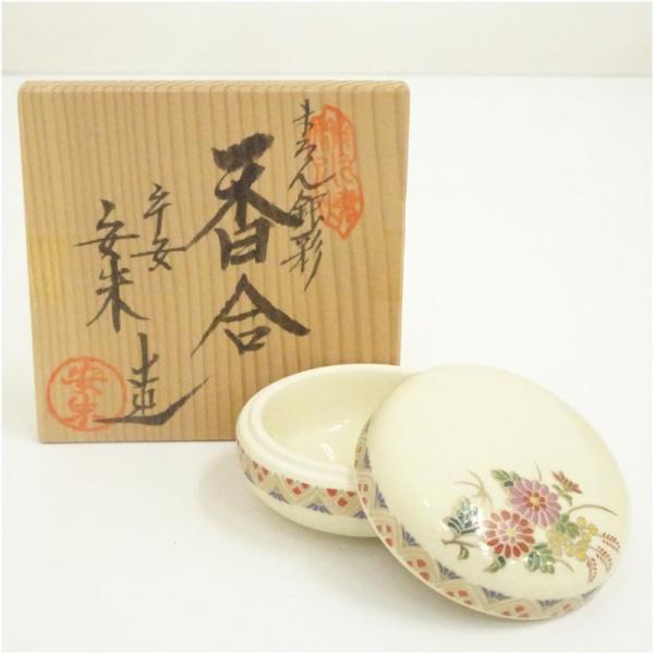 水泉造　花絵香合（保護箱）