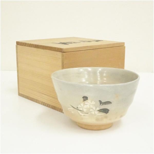 陶山造　白釉草花茶碗（保護箱）