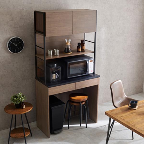 ■商品説明アイアンと木目調シートのヴィンテージな組み合わせ。ダストボックスやキッチンワゴンの上置き収納としてキッチンをスッキリ整理。■サイズ(約)幅87×奥行45×高さ186cm■素材主材：スチール・プリント紙化粧パーティクルボード、天板：...