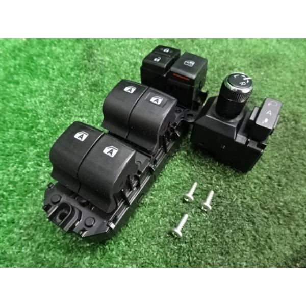 特価SALE トヨタ ノア Si・ZRR80W H27年式・右フロントパワー