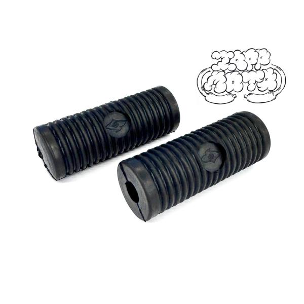 W1 W1S W1SS W2SS W2TT 500SS H1(KA) A1 用の 旗マーク入り リアステップゴム2個セットです。高品質な日本製です。