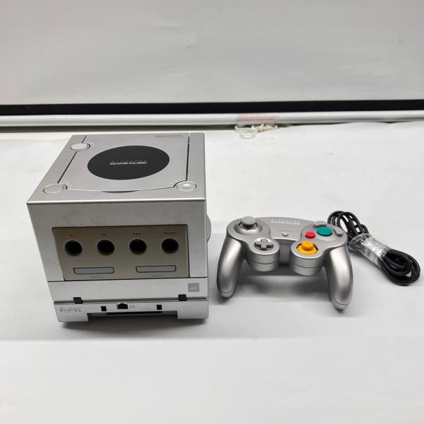 ソフトを起動しての動作チェック済です。備品のAVアダプタを使用してチェック済みです。付属品はコントローラーとゲームボーイプレイヤーのみとなります。現時点ではコントローラー含め問題ないようには感じましたが、古い商品なので、細かい不具合があるか...