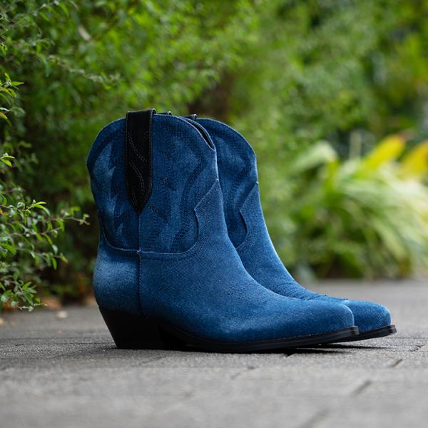 GUESS（ゲス） GINETTE2 ショートウエスタンブーツ ブルー 値下げしま