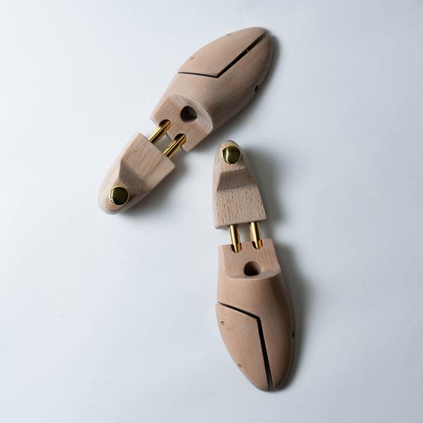 ■商品詳細【 モデル名 】NEXT FOCUS オリジナルシューツリー Type-A【 商品紹介 】シューケアに欠かす事のできないシューツリーは、靴の型崩れを防ぐと共に美しいフォルムを保ちます。素材にはブナを使用し、美しく滑らかなクリアーワ...