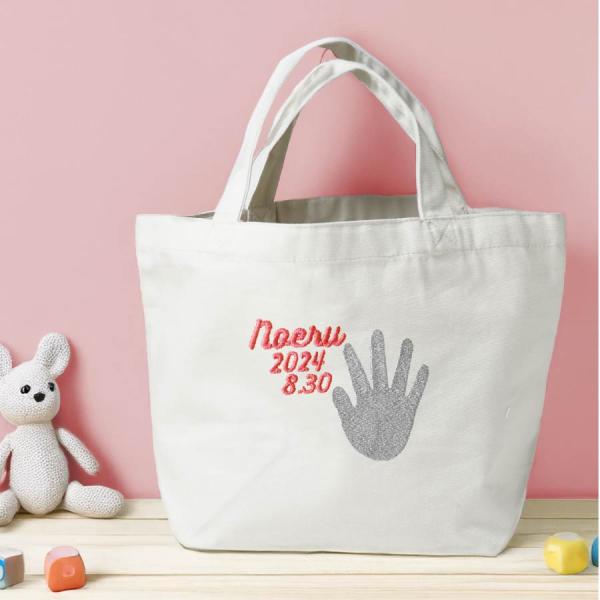 刺繍 トートバッグ 手形 足形 名入れ 自立する バック キャンバス生地 弁当 ランチ 着替え お母さん 母 お父さん 父 耐久性 こども 刺しゅう 大きめ 小さめ