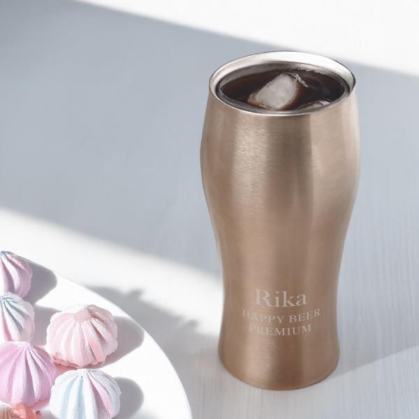 「贈り物に特別なひとときを。名入れ対応・高級感あふれるタンブラー」名前を入れてつくるオシャレなゴールドタンブラー。世界にひとつだけのオリジナルが作れます。ペアグラスとして大切な人とのお揃いのプレゼントにまた、記念日の贈り物にご使用上の注意・...