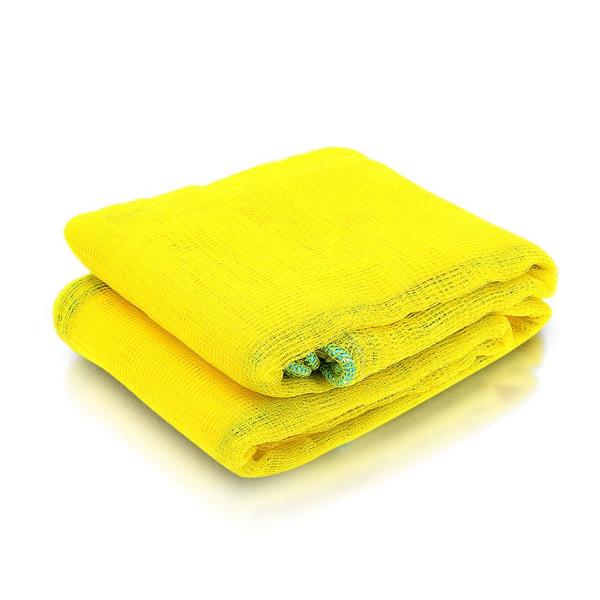 大判サイズ３ｍ×４ｍサイズのカラス除けネットが登場！イエローカラーはカラスが嫌がる色ともいわれています。カラス被害対策に効果があります。ネット周囲に重り入りグリーンロープを縫い付けておりめくれにくくなっています。約４ｍｍの細い網目ですのでカ...