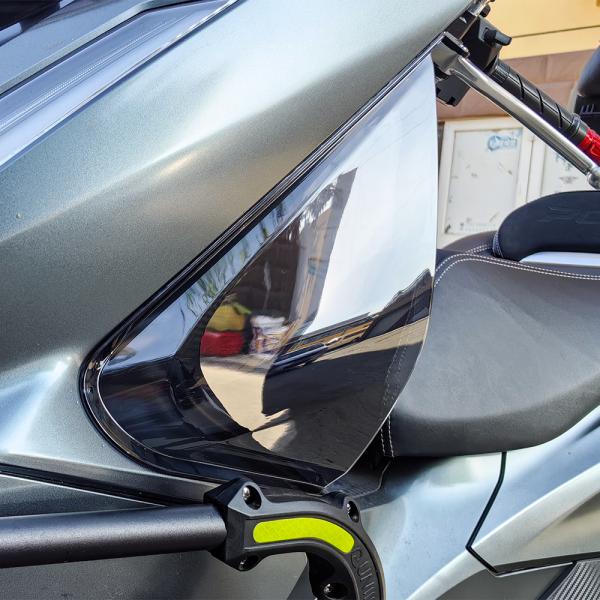 商品名レッグシール高品質なアクリルまるで何も付けていないほどの透明さ、長く使用しても黄ばみません。適合車種ホンダ PCX160 ※2025年式のみホンダ PCX125 ※2025年式のみ※他の年式車種適用不可です。ご注意：車種に応じて製品を...