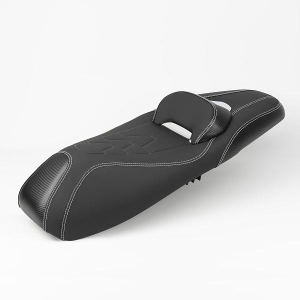 純正シートよ柔らかく、長距離運転最適！革製で手触りが良い厚くて低反発で乗り手心地よい適合車種：ADV160 2021-2025(KF54)純正シートより柔らかく、2CMシート下げ姿勢改善、より快適に。仕様本体x1※説明書は付属しておりません