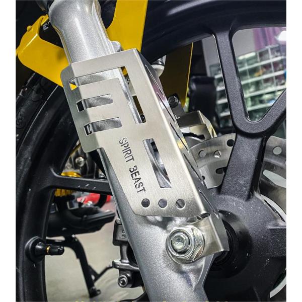 【商品名】フロントフォークカバー【商品説明】・カラー:ブラック、シルバー・セット内容：本体ｘ1※取り付け説明書は付属しません。アルミニウム合金製で、強くて丈夫です。簡単に壊れる心配はありません。外観を向上させ、保護を提供します。・適合車種:...