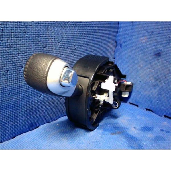 トヨタ 純正 ピクシスメガ 《 LA710A 》 シフトレバー P10400-22004247