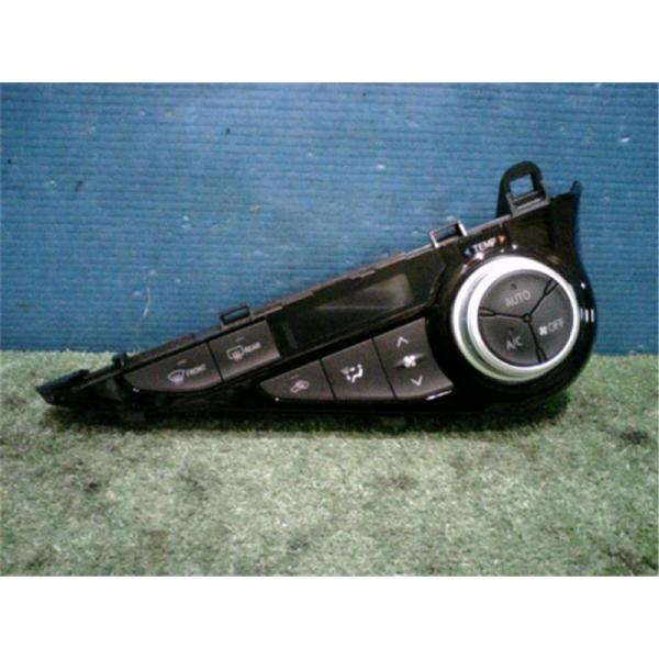 トヨタ 純正 アクア 《 NHP10 》 エアコンスイッチパネル P21000